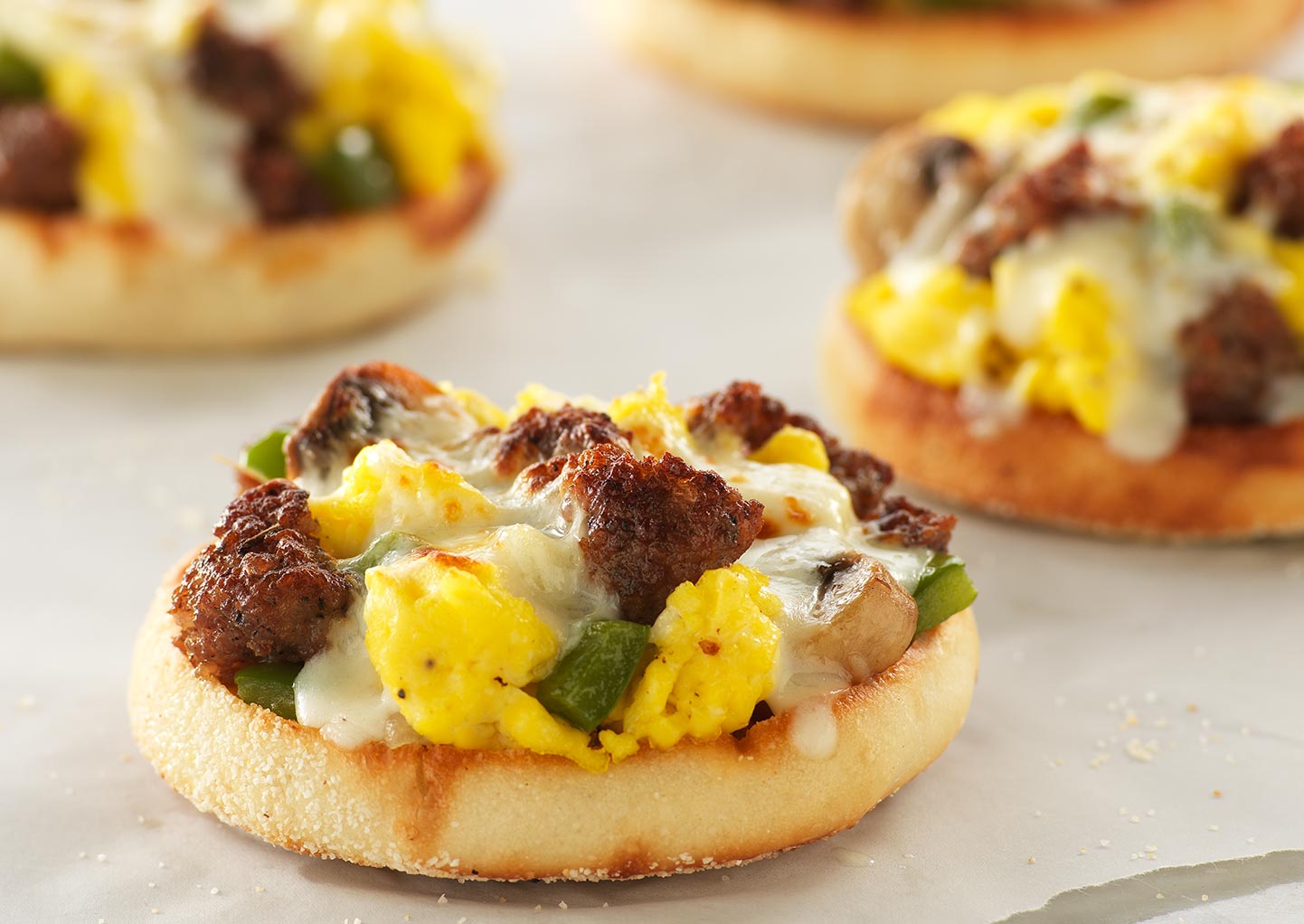 ENGLISH MUFFIN BREAKFAST PIZZAS - Pantry Planner